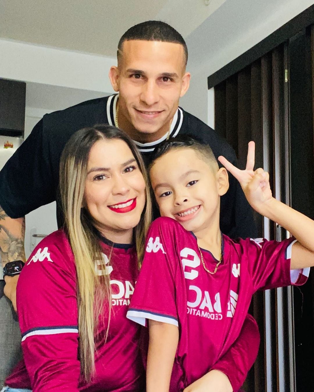 La familia del delantero del Saprissa Luis Paradela se hará más grande.