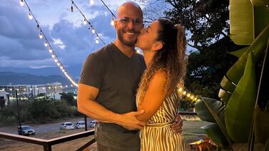 A Nadia Aldana se le cruzaron los cables con los años que cumplió su atractivo esposo