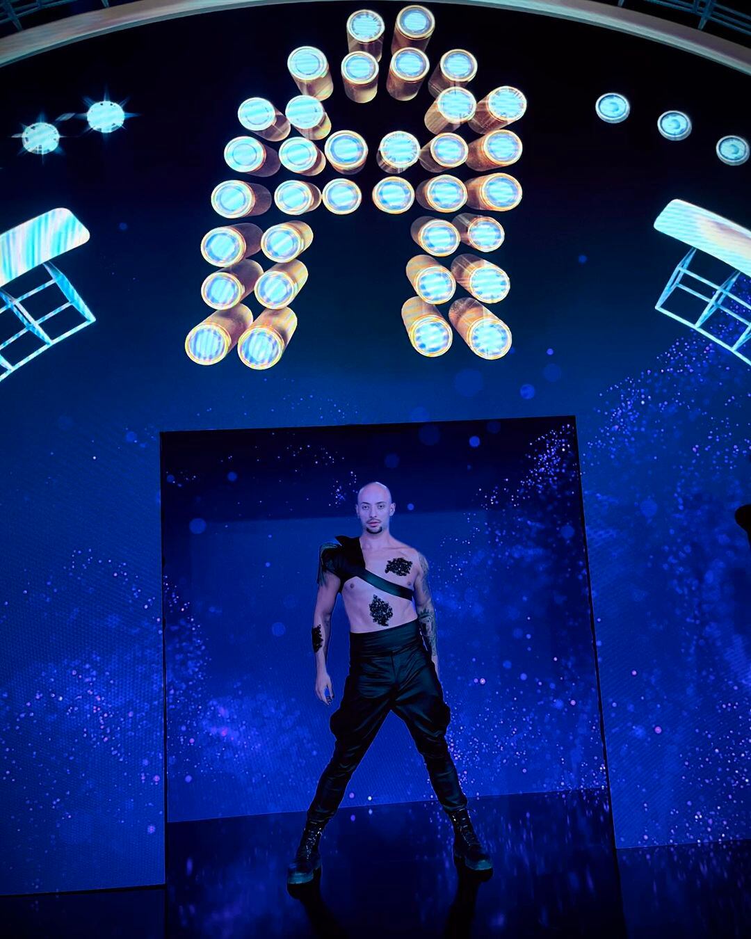 Bailarín Michael Rubí en el programa La Academia