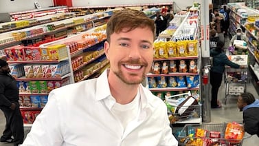 Mujer perdió millones tras caer en estafa hecha con IA con MrBeast de protagonista
