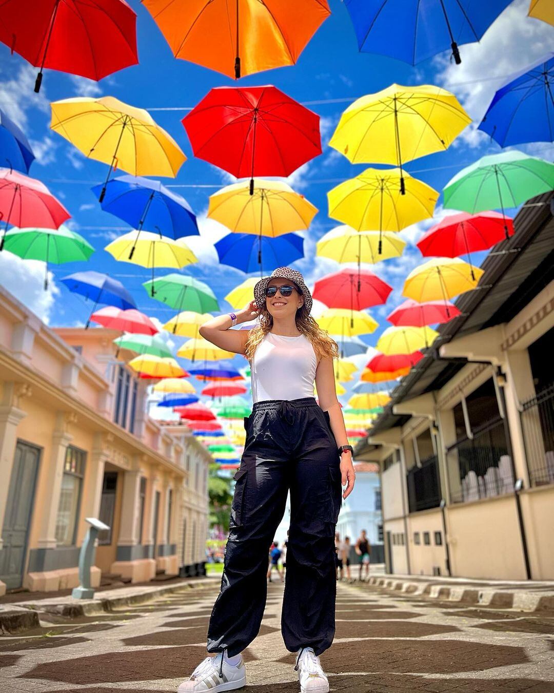 La periodista Melissa Alvarado está lista para ir al concierto de Floricienta.
