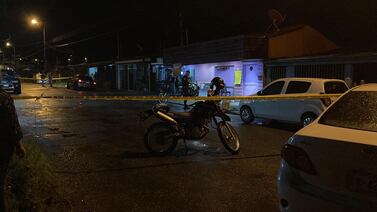 Hombre intentó salvar su vida al bajarse de carro y huir a pie, pero pistoleros lo alcanzaron