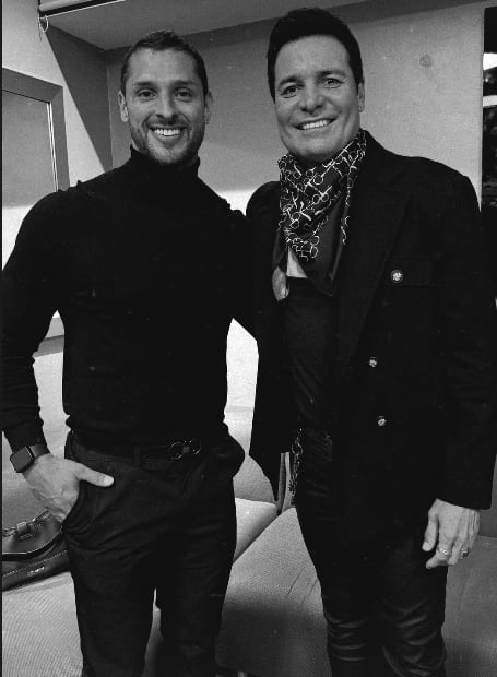 Modelo William Mora y el cantante Chayanne