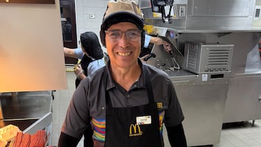 37 años en McDonald’s: la inspiradora historia de Víctor Salas