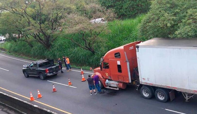 Un hombre de apellido Araya, de 53 años, que viajaba en una bicicleta en las cercanías de Circunvalación en Pavas murió al ser golpeado por un pick up. Foto: Tomada de Noticias Repretel