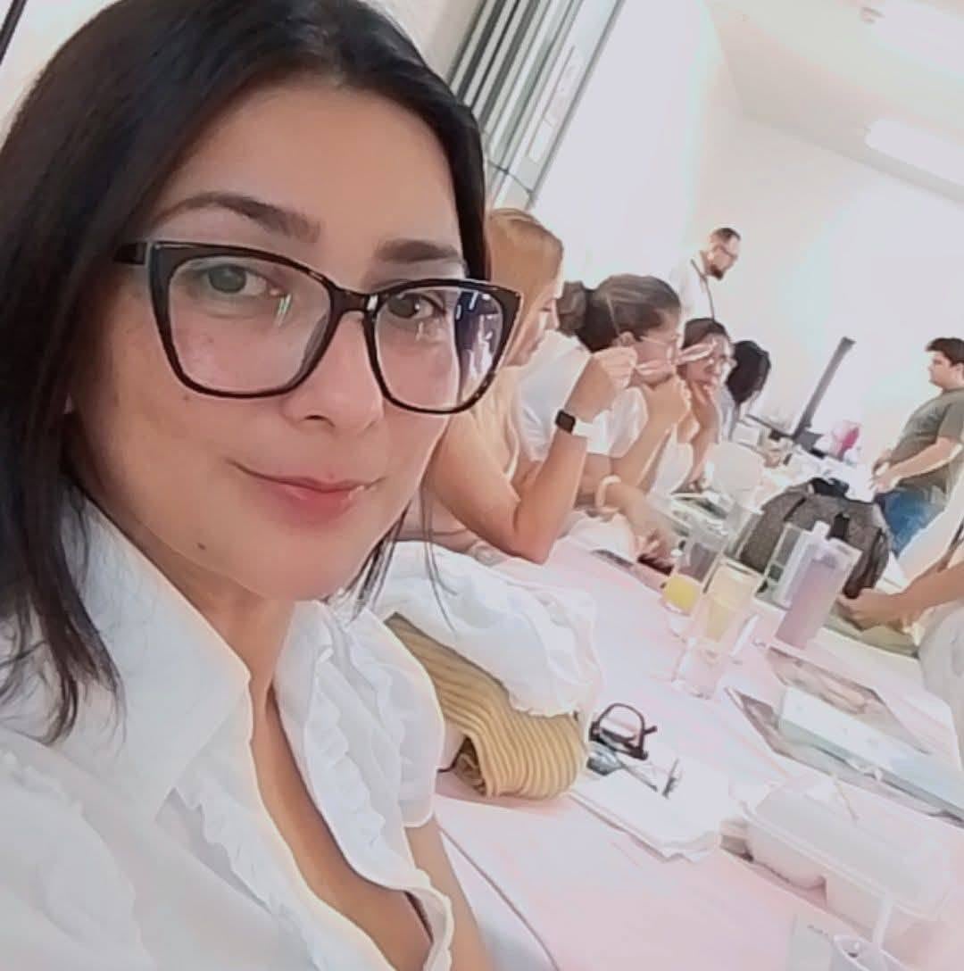 Ana Isabel Hidalgo, de 43 años, deja una hija de 5 años que ahora quedará a cargo de su hija mayor. Esta joven madre y abuela fue hallada sin vida y con heridas de arma blanca la noche de este jueves en Guayabo de Bagaces