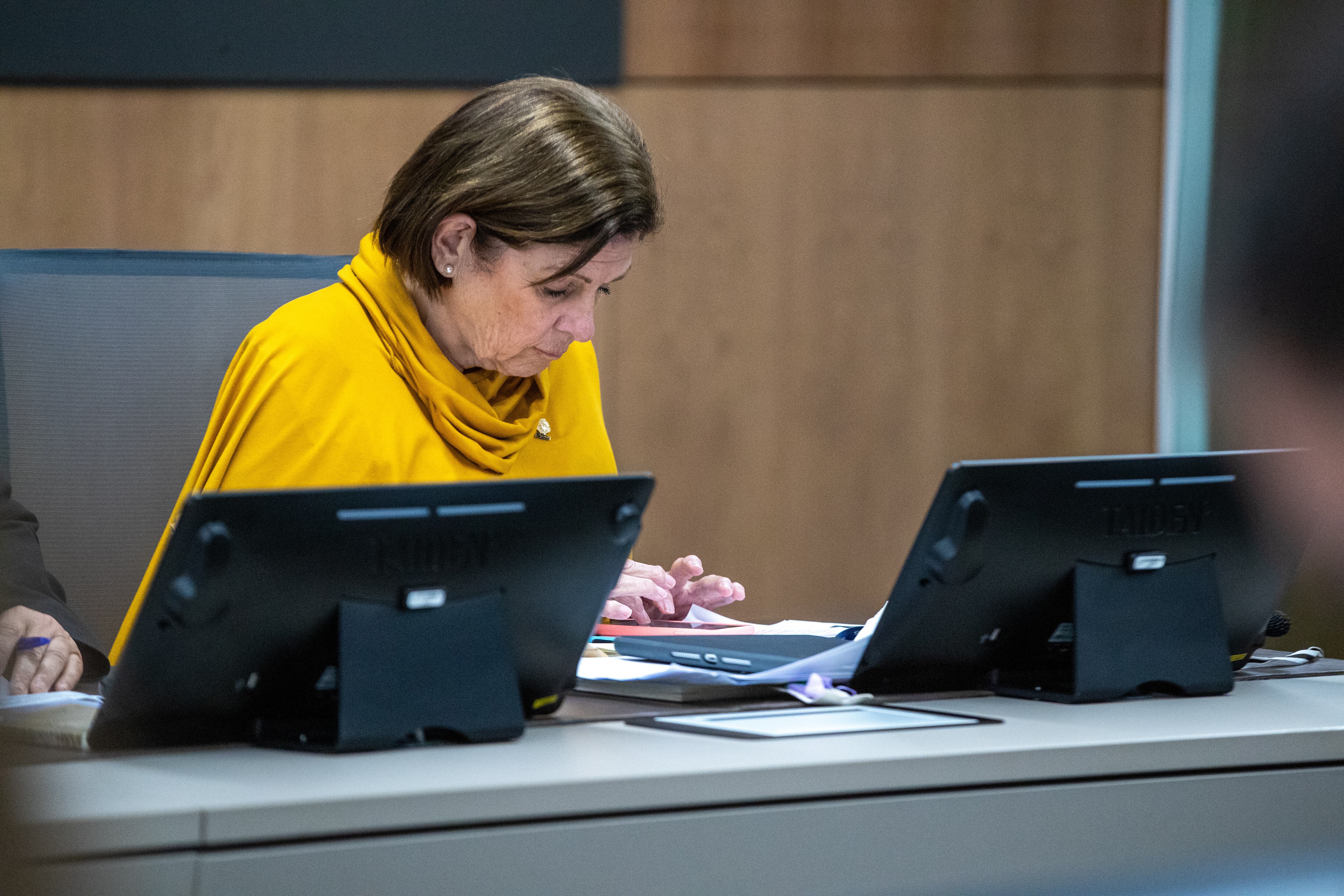 13/11/2023, San Jose, Asamblea Legislativa, comparecencia de Jacqueline González funcionaria del ICE en la comisión de investigación de contratos del SINART.