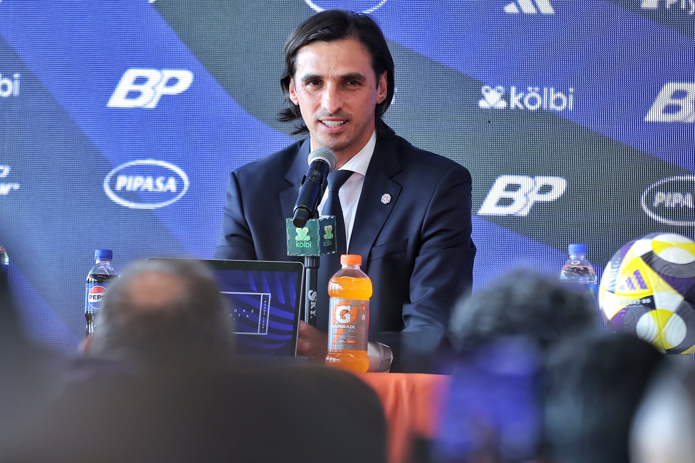 Presentación oficial de Bryan Ruiz como director técnico de la Selección Nacional de Acosta Rica (FCF) por parte del presidente Osael Maroto en las instalaciones del Banco Popular/ Foto John Durán