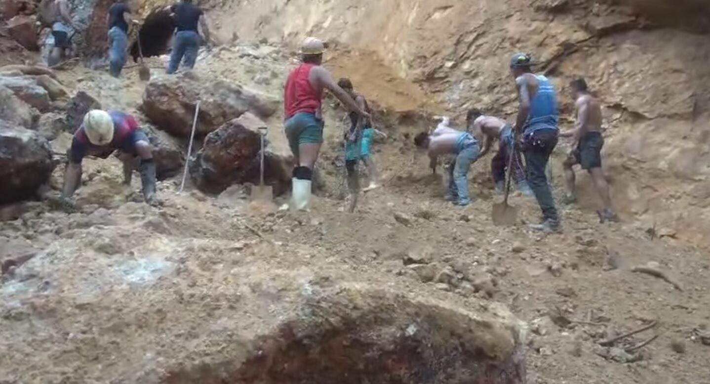 Deslizamiento mina Abangares.