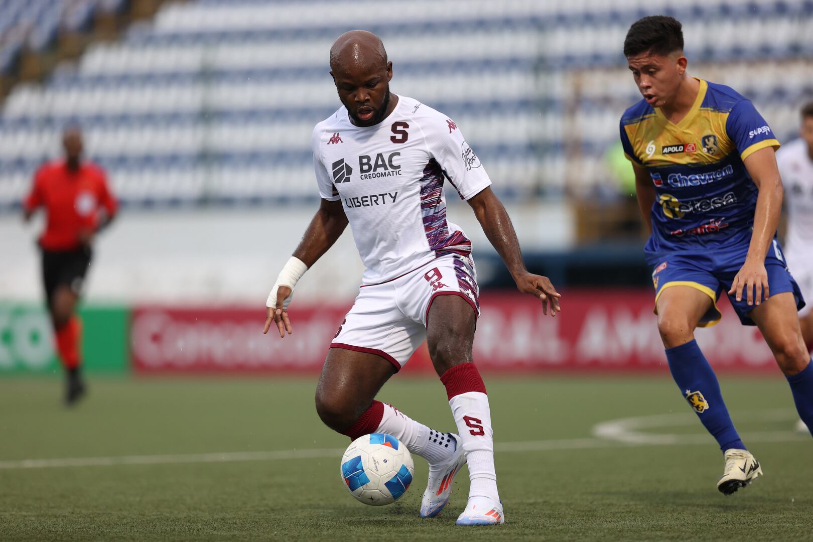 MANAGUA, NICARAGUA. AUGUST 06th: Javon East #9 of Deportivo Saprissa during the Group D match between Managua FC and Deportivo Saprissa in the Concacaf Central American Cup , held at the Nacional de Nicaragua stadium, in Managua, Nicaragua.