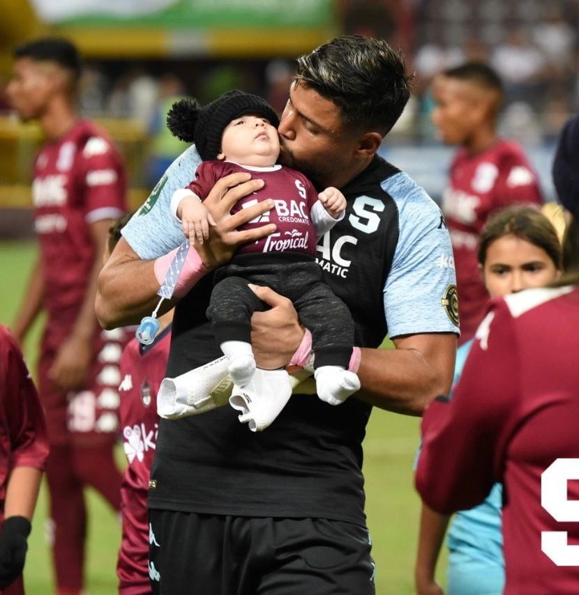 Kevin Chamorro y su pareja Ashley Arguedas. Cortesía.