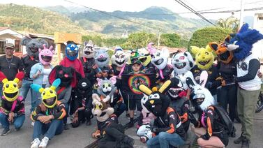 Grupo de motociclistas “de peluche” viaja por el país repartiendo alegría y solidaridad
