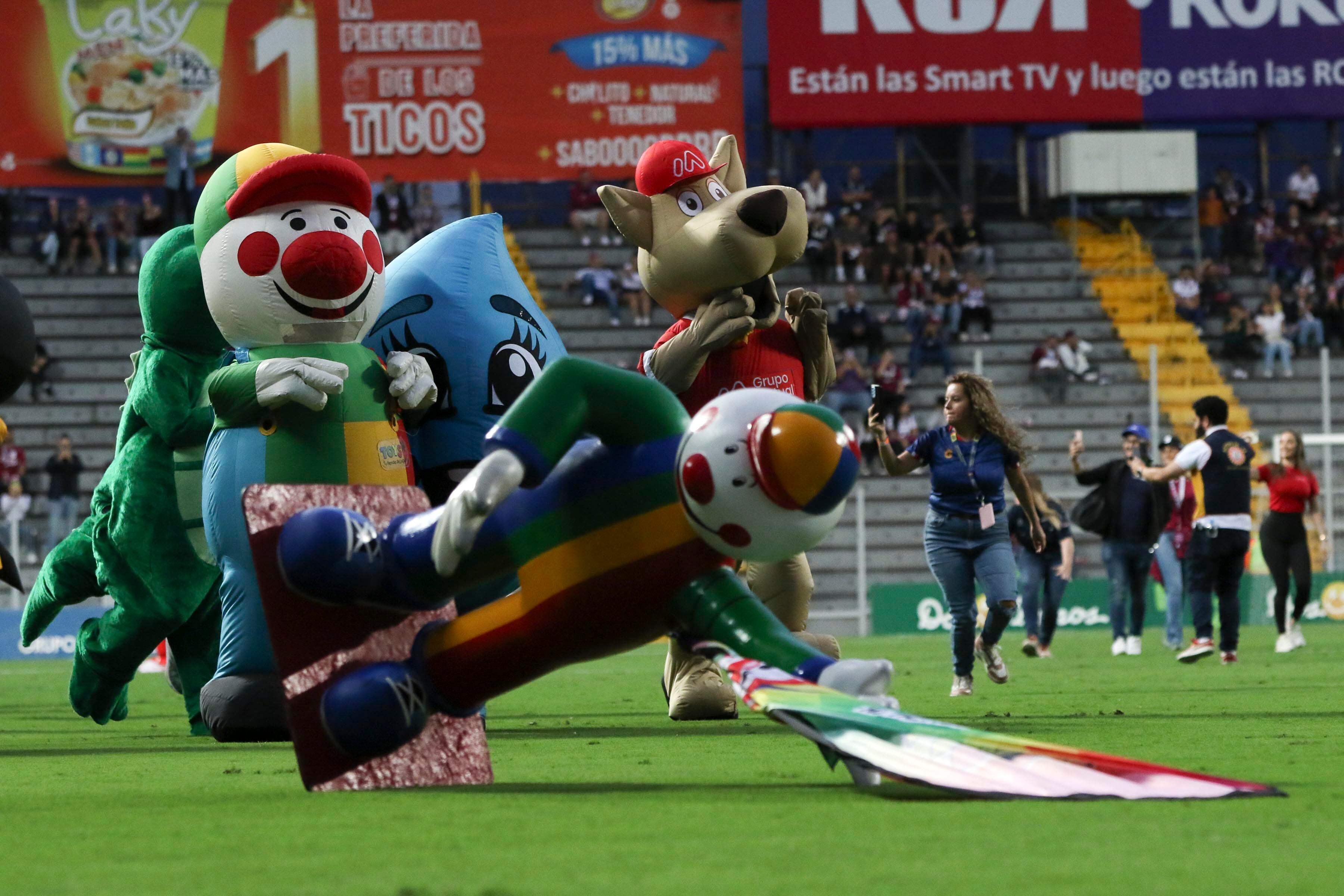 Saprissa vs Sporting - carrera de Botargas