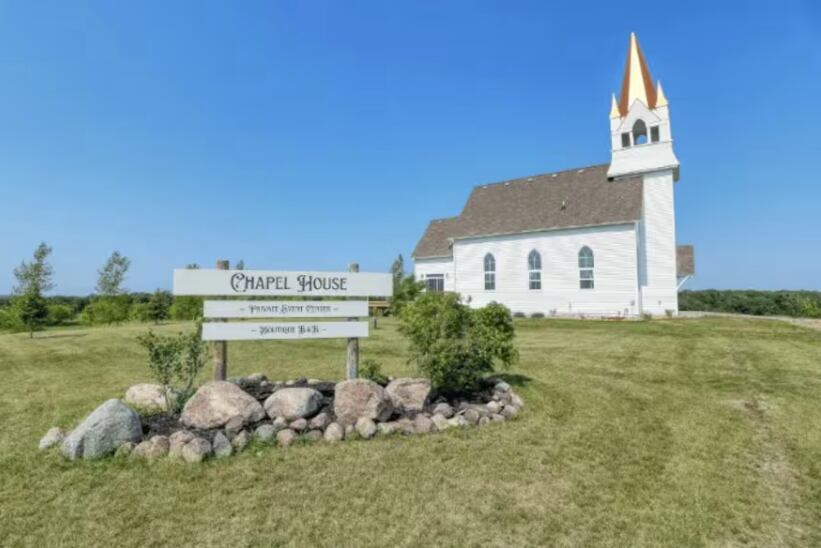 Pareja compró una iglesia