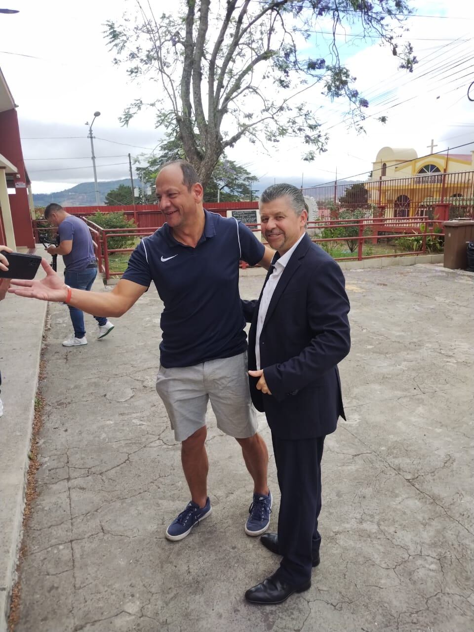 Gilbert Jiménez inició su ruta a Zapote con una misa en El Llano de Desamparados