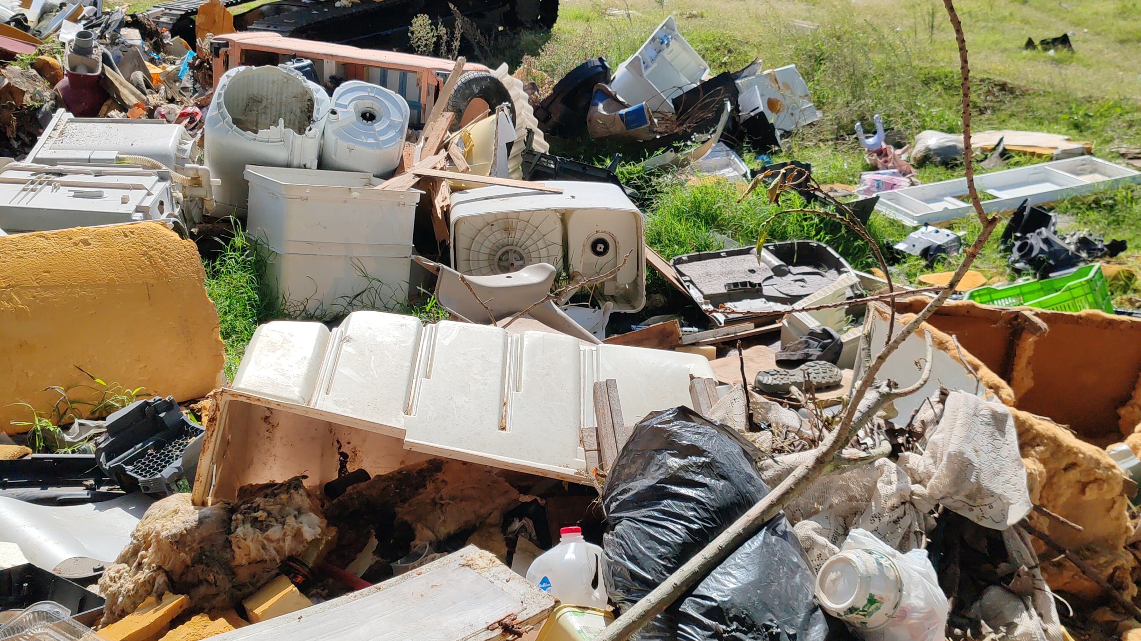 Botaderos clandestinos en Cartago