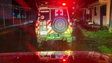 Tragedia en Heredia: hombre murió prensado por su propio carro mientras lo reparaba