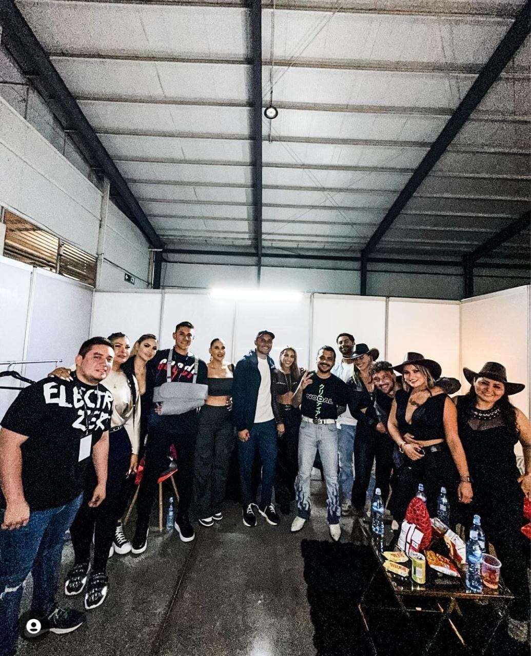 Keylor Navas y sus amigos compartieron con el cantante Christian Nodal. Instagram.