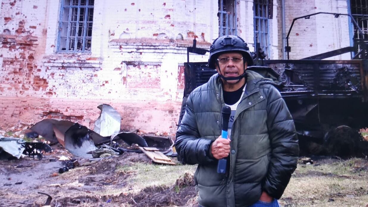 El periodista tico-colombiano, Héctor Guzmán, regresó a Costa Rica hace una semana tras haber estado 100 días en zona de guerra porque se fue a Europa a cubrir la invasión de Rusia a Ucrania.