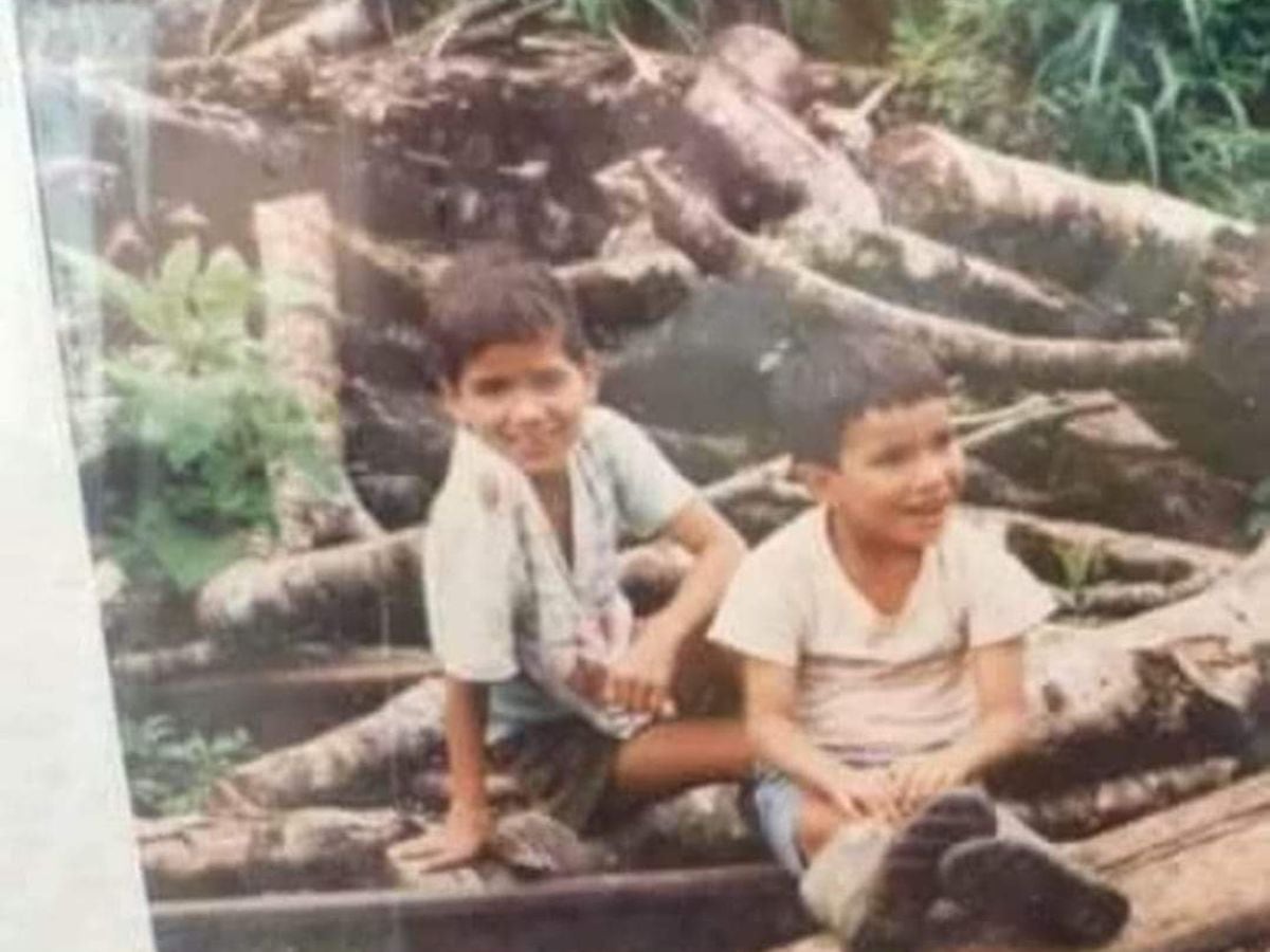 Michael (izquierda) tuvo una infancia dura, pero de la mano de la gente buena que lo rodeó, logró salir adelante. Foto: Cortesía Michael Álvarez.