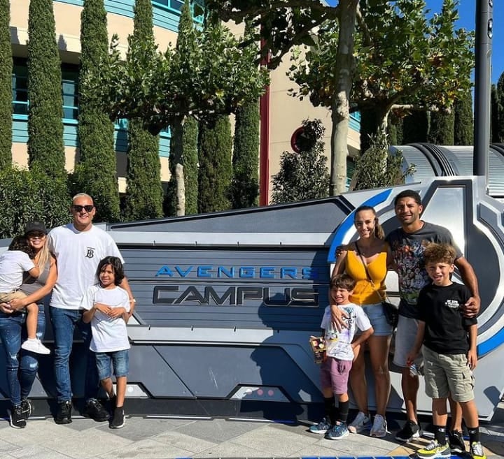 Álvaro Saborío y su familia con Keylor Navas y su familia