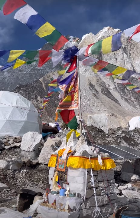 Daniel Vargas llegó al campamento base del Everest para empezar su conquista de la cima más alta del mundo por segunda vez.