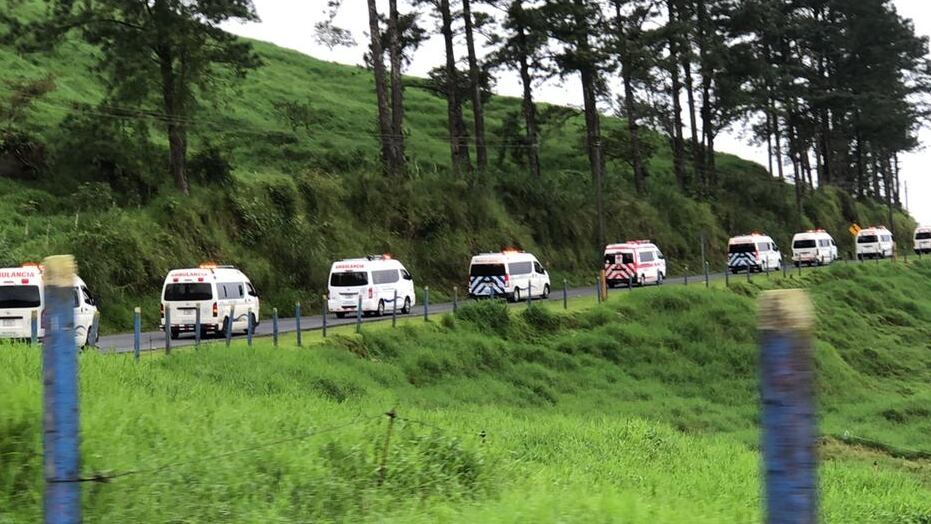 la CCSS, por segunda vez en esta semana, realizó un megatraslado por covid-19, en este caso 14 pacientes que se encontraban internados en el hospital San Carlos, el 12 de agosto del 2021