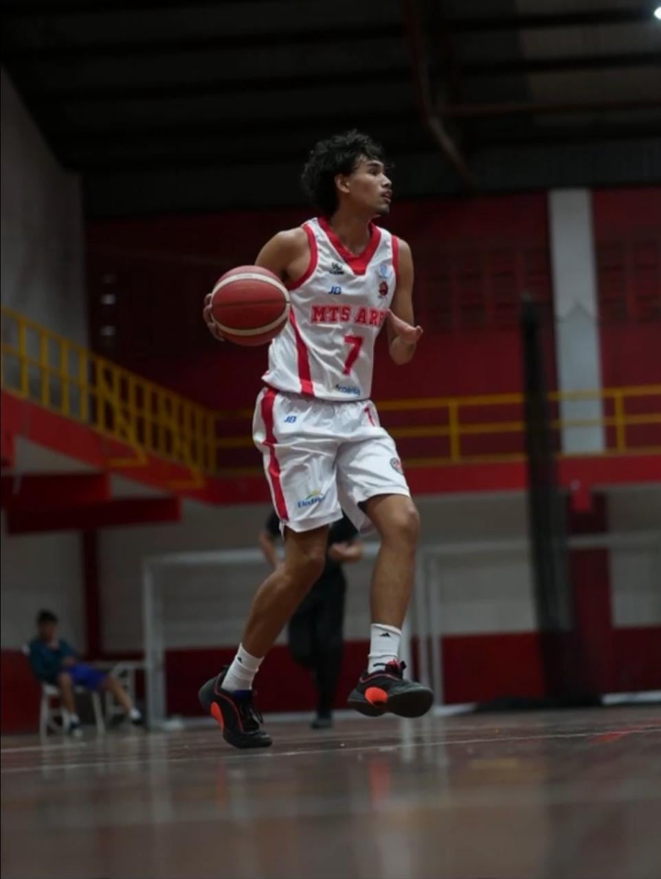 Elián Soto Monge es jugador de ARBA San Ramón en la Liga Superior de Baloncesto en Costa Rica.