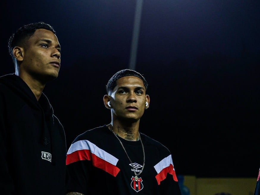 Creichel Pérez y John Paul Ruiz son dos de los futbolistas de Liga Deportiva Alajuelense que no viajaron a Honduras por irse de fiesta.