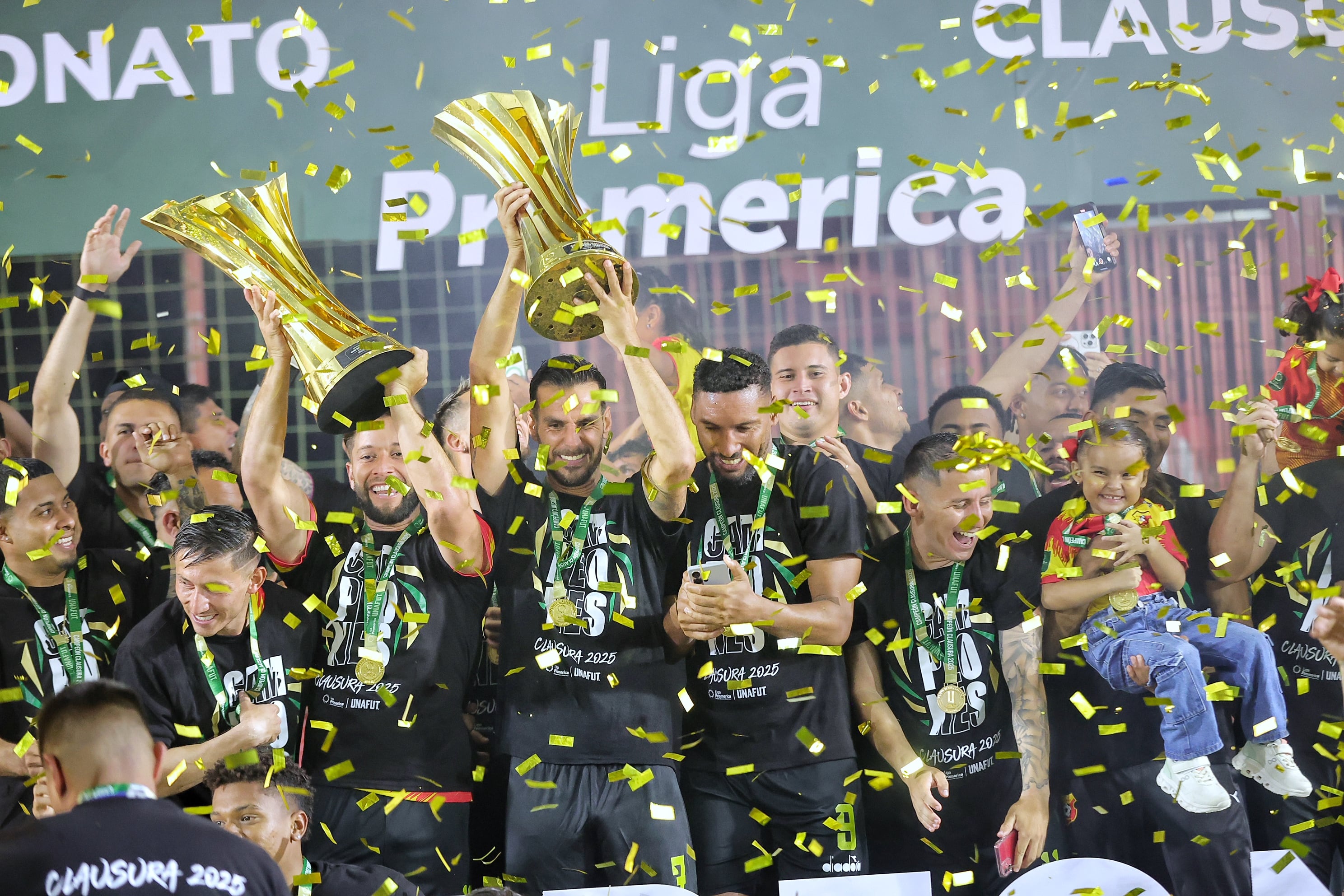 28/05/2025/ Juego entre Club Sport Herediano vs Liga Deportiva Alajuelense por  el partido de vuelta de la gran final el torneo Clausura de la Liga Promerica en el estadio Carlos Alvarado / foto John Durán