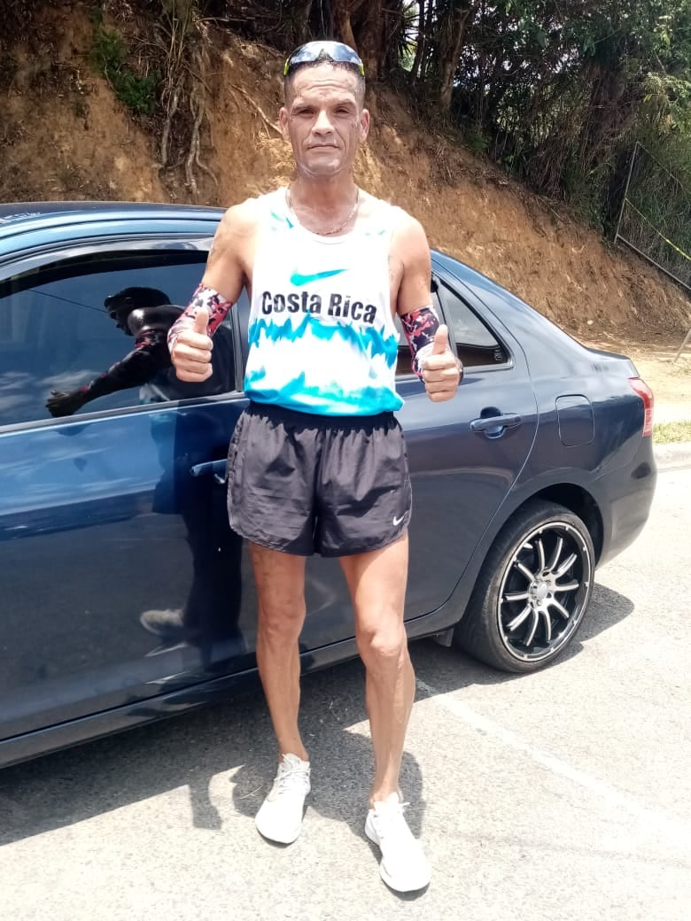 Corro por Allison es una carrera virtual para ayudar a la joven Allison Chacón. En la foto Alexánder Vargas, quien correrá 143 kilómetros para ayudar a Allison.