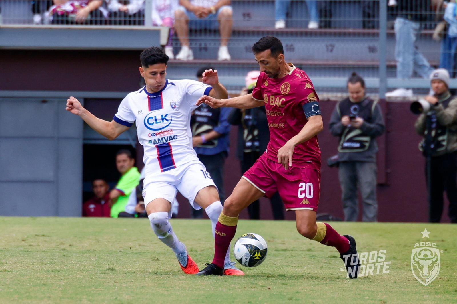 Mariano Torres anotó el primer gol del Saprissa. Foto: prensa SC.