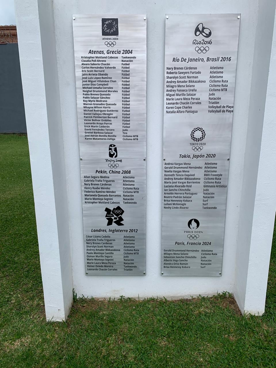 Inauguración muro atletas olímpicos en el Comité Olímpico Nacional.