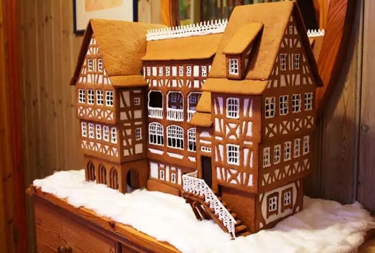 Alejandra Arroyo es medio tica y medio indú, vive en Costa Rica, y sin haber llevado un solo curso en pastelería, es una artista con las galletas