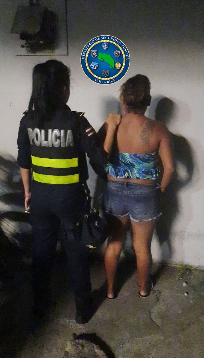 Detienen a dos mujeres por desobedecer orden del Gobierno de cerrar bares. Foto MSP.