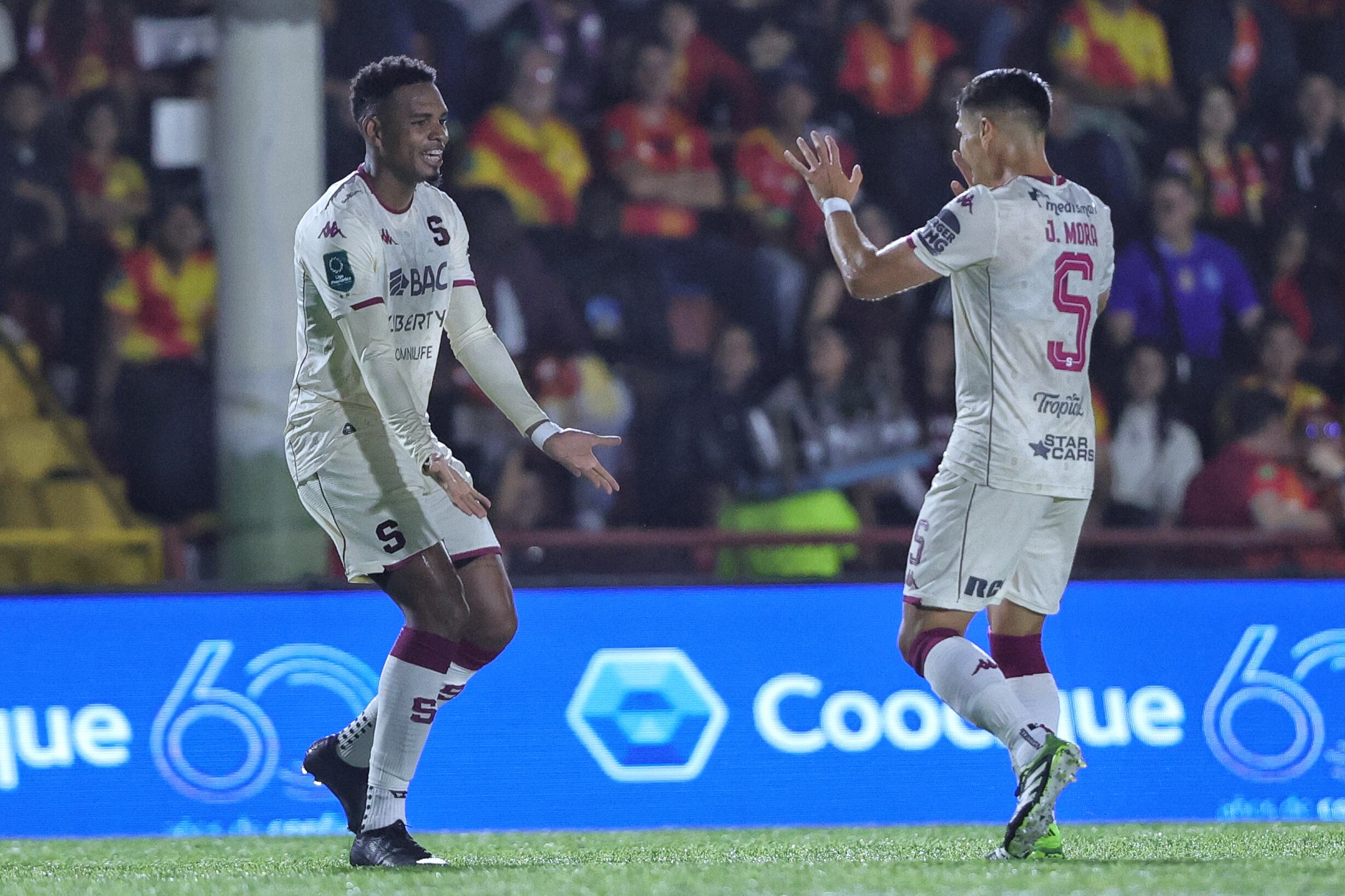 17/09/2025/ Juego entre el Club Sport Herediano vs Saprissa por el torneo apertura 2025 de la Liga Promerica en el estadio Carlos Alvarado / foto John Durán