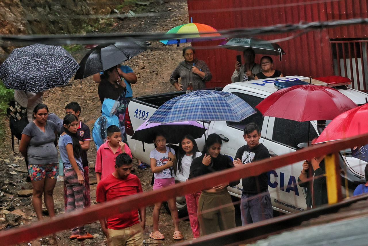 Niño sepultado por terraplén