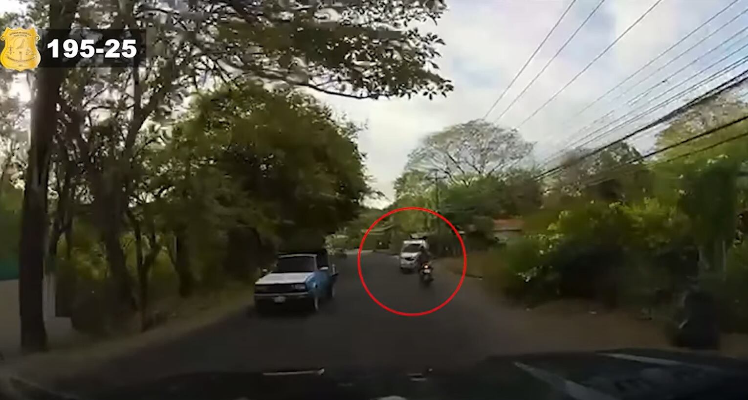 La imprudente acción del conductor quedó grabada.