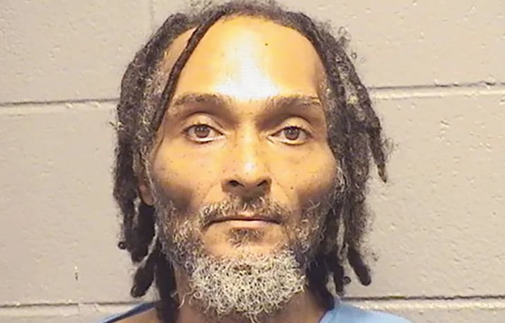 Un crimen que estremeció a Illinois: un hombre habría apuñalado a su novia en un hotel y después intentó ocultar el cuerpo en la basura.