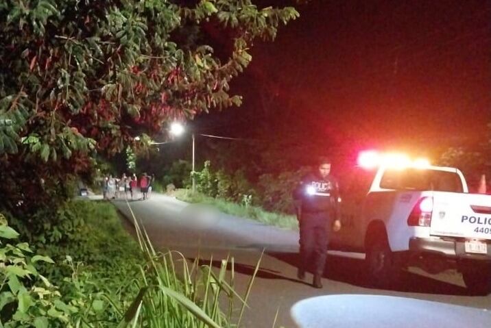 El cuerpo del hombre quedó tendido en medio de la calle. Foto tomada de Facebook.