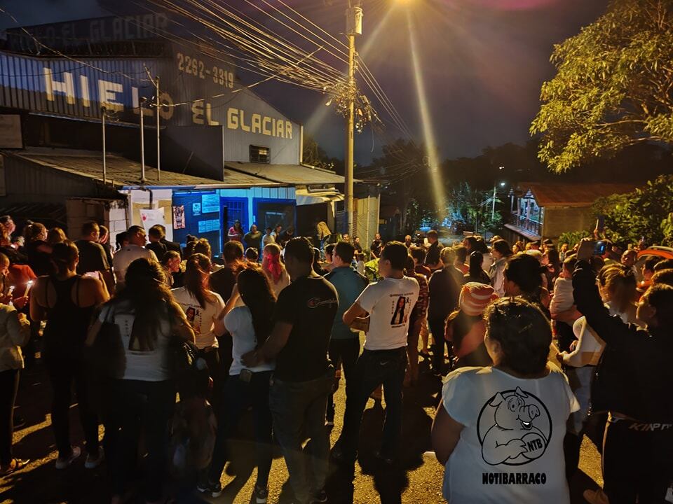 Vigilia en honor a Nadia Peraza. Foto Notibarraco.