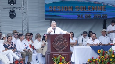 Diputada se comprometió en la playa durante gira legislativa por Guanacaste