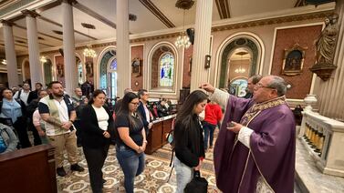 ¿Puede un evangélico ir a misa el Miércoles de Ceniza y ponerse la cruz de ceniza en la frente?