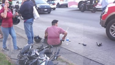 Una mujer viajaba como acompañante en una moto, pero el recorrido terminó en tragedia