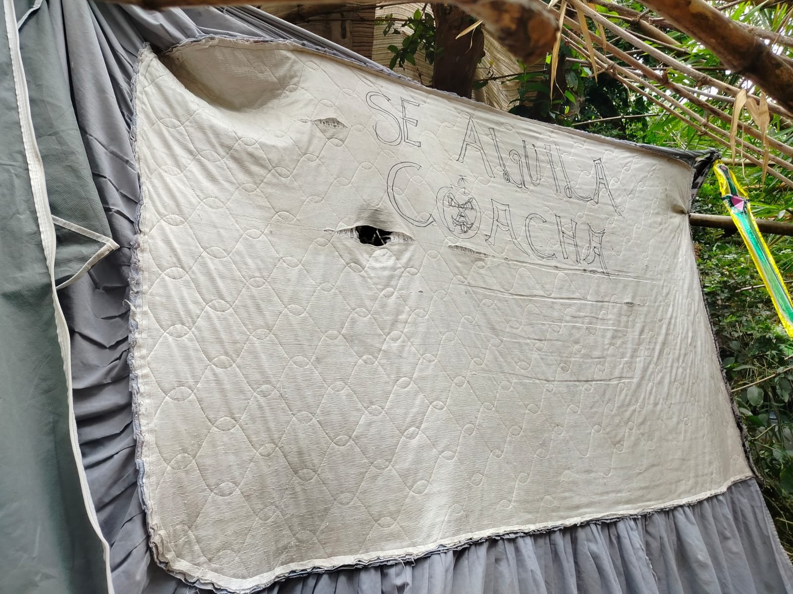 Una fotografía evidenció una preocupante realidad en San José: el ofrecimiento de espacios insalubres conocidos como covachas. Foto: Marcelo Solano