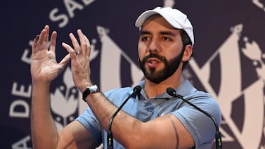 Explota polémica por condecoración que Gobierno dará a Nayib Bukele