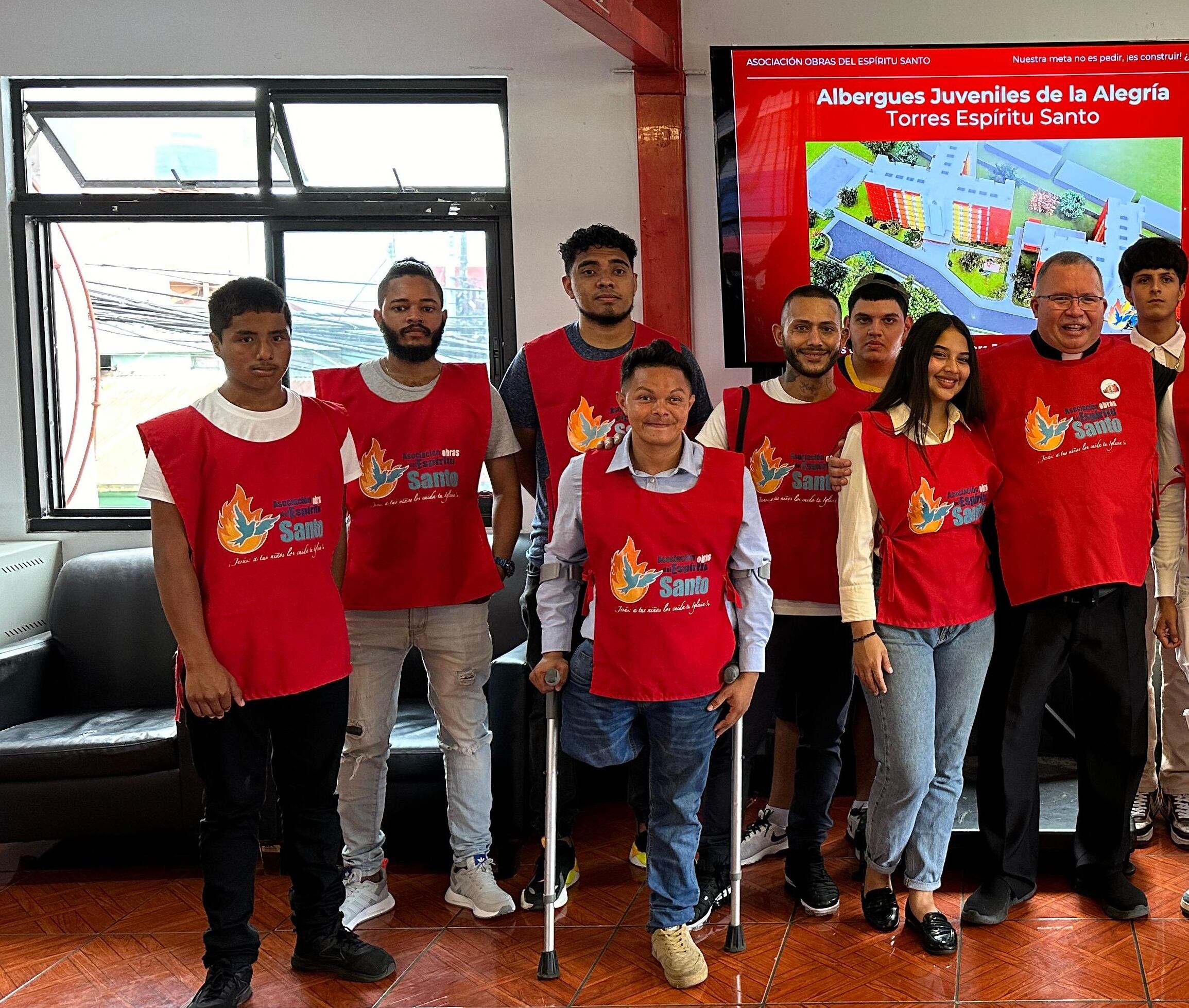 El sancarleño de nombre Macgiver Gatica Jirón (así está oficialmente en el Registro Civil) se la ha tenido que jugar resolviendo situaciones que para muchos parecerían imposibles tal y como el personaje de la popular serie de televisión de mediados de los ochentas.