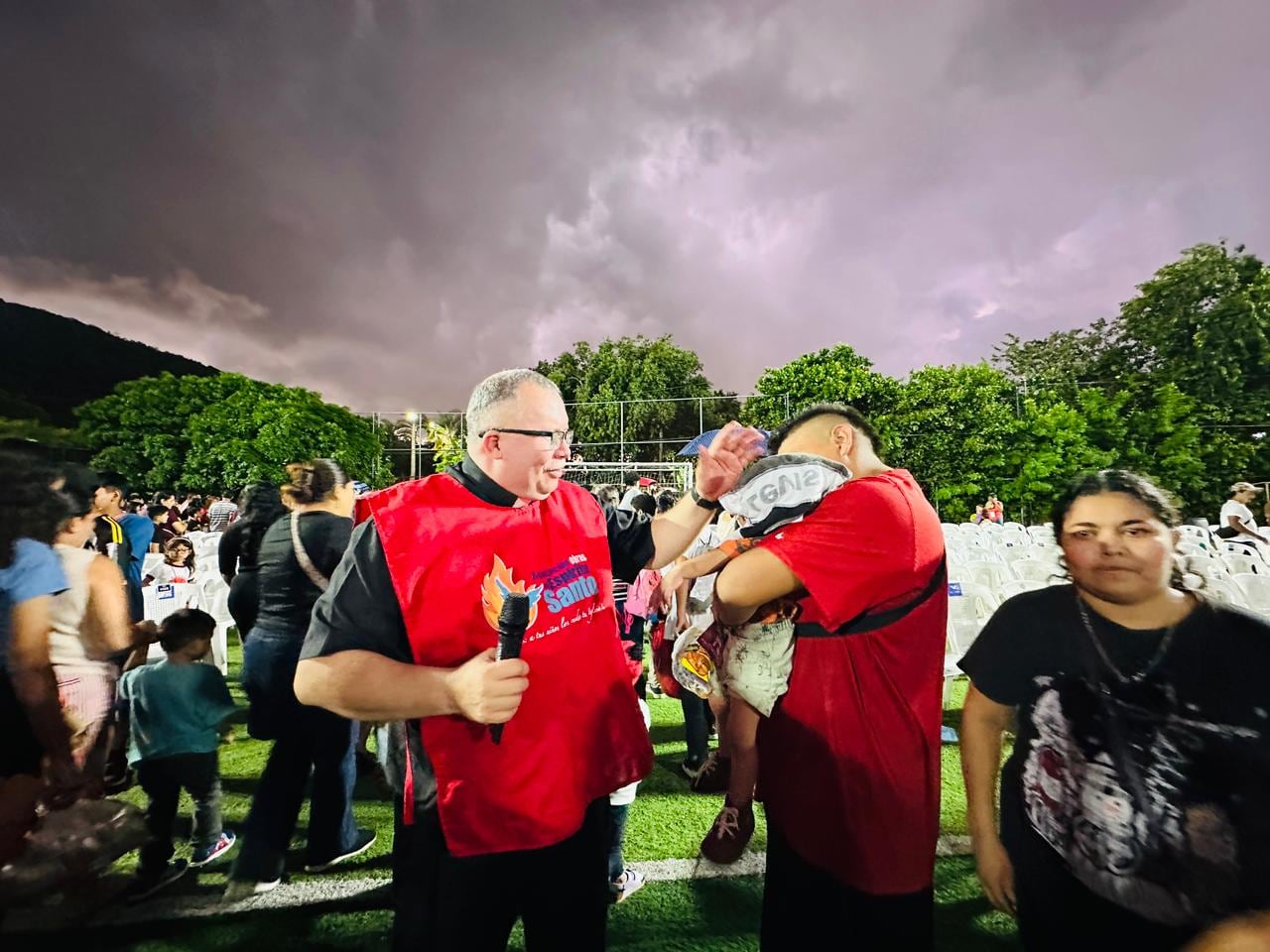 Padre Sergio Valverde celebró fiestas en Honduras y El Salvador