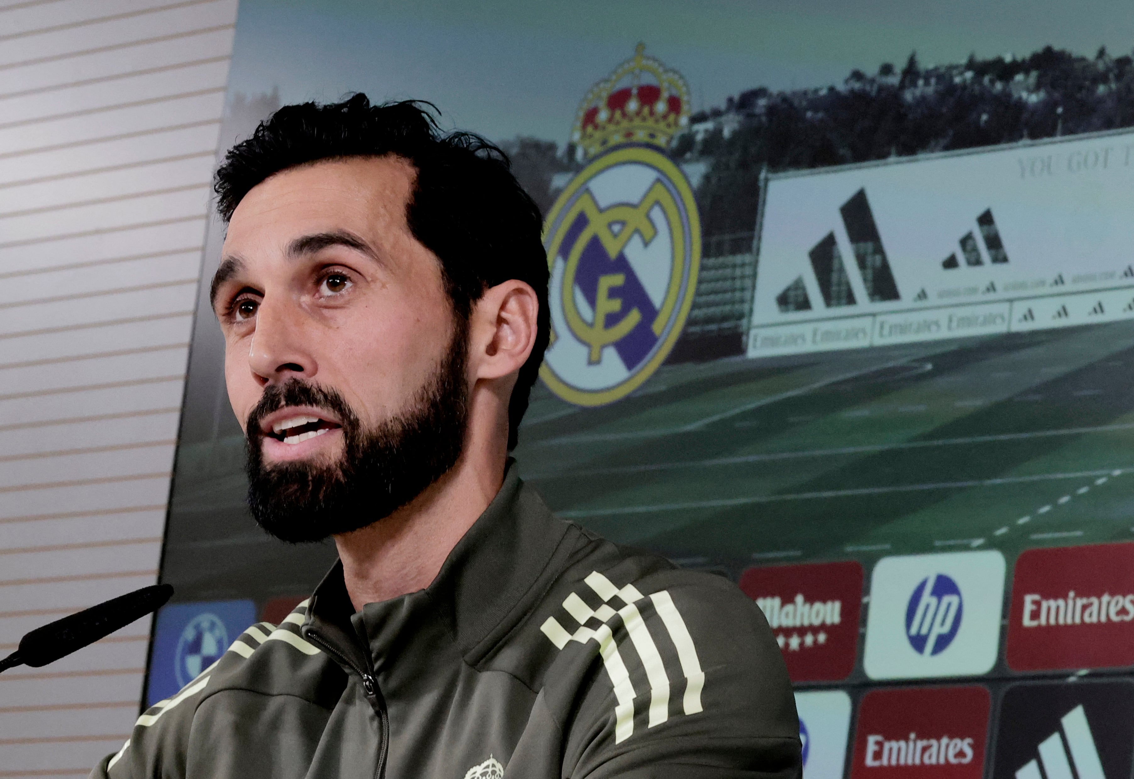 Álvaro Arbeloa atendió esta conferencia de prensa el lunes 12 de enero luego de ser nombrado nuevo entrenador del Real Madrid.