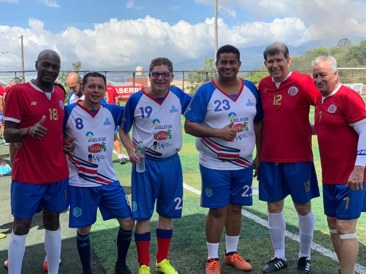 Diputados jugaron contra exseleccionados nacionales y perdieron 3-4. Prensa Restauración Nacional.